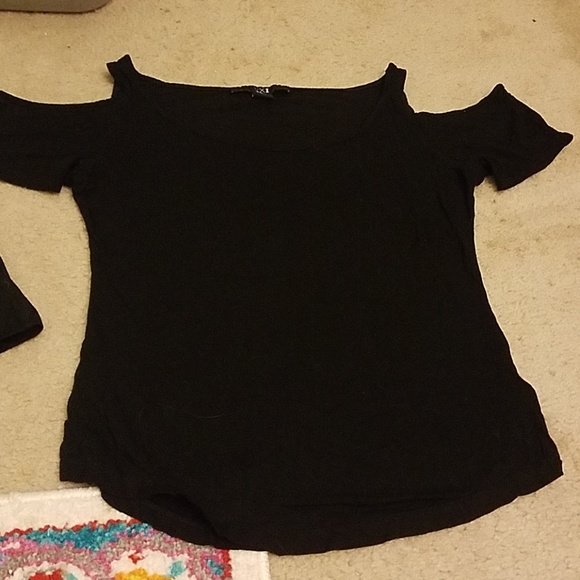 Basic black shirt bundle - Picture 4 of 4